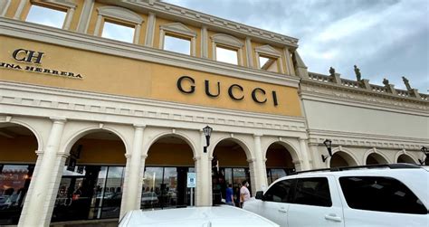 outlet cappello gucci|Gucci store locations near me.